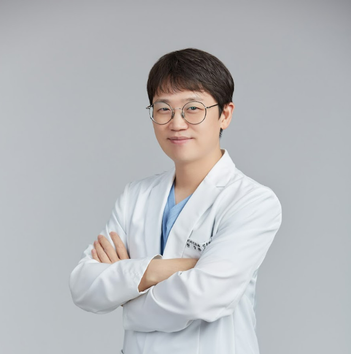 류은웅 원장님.PNG